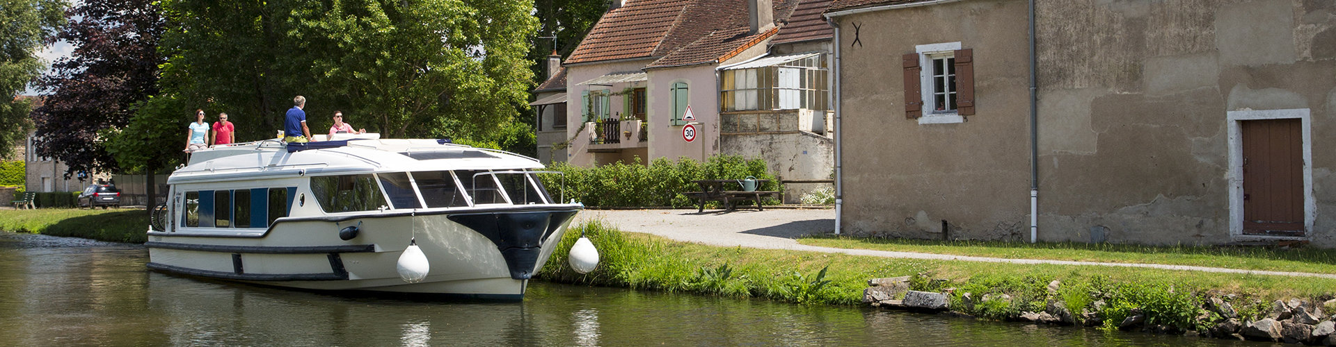 Crociera fluviale senza patente sul Canal du Rhône au Rhin
